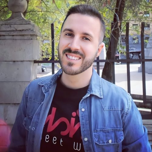 Álex Ander: «La televisión del corazón la veo actualmente aburrida y predecible»