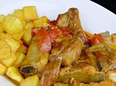 costilla-de-cerdo-guisada-con-cerveza-y-pimientos-500x500