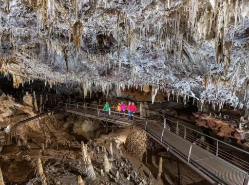 cuevas Cantabria Esta es la cueva termal más bonita de España y está en Picos de Europa