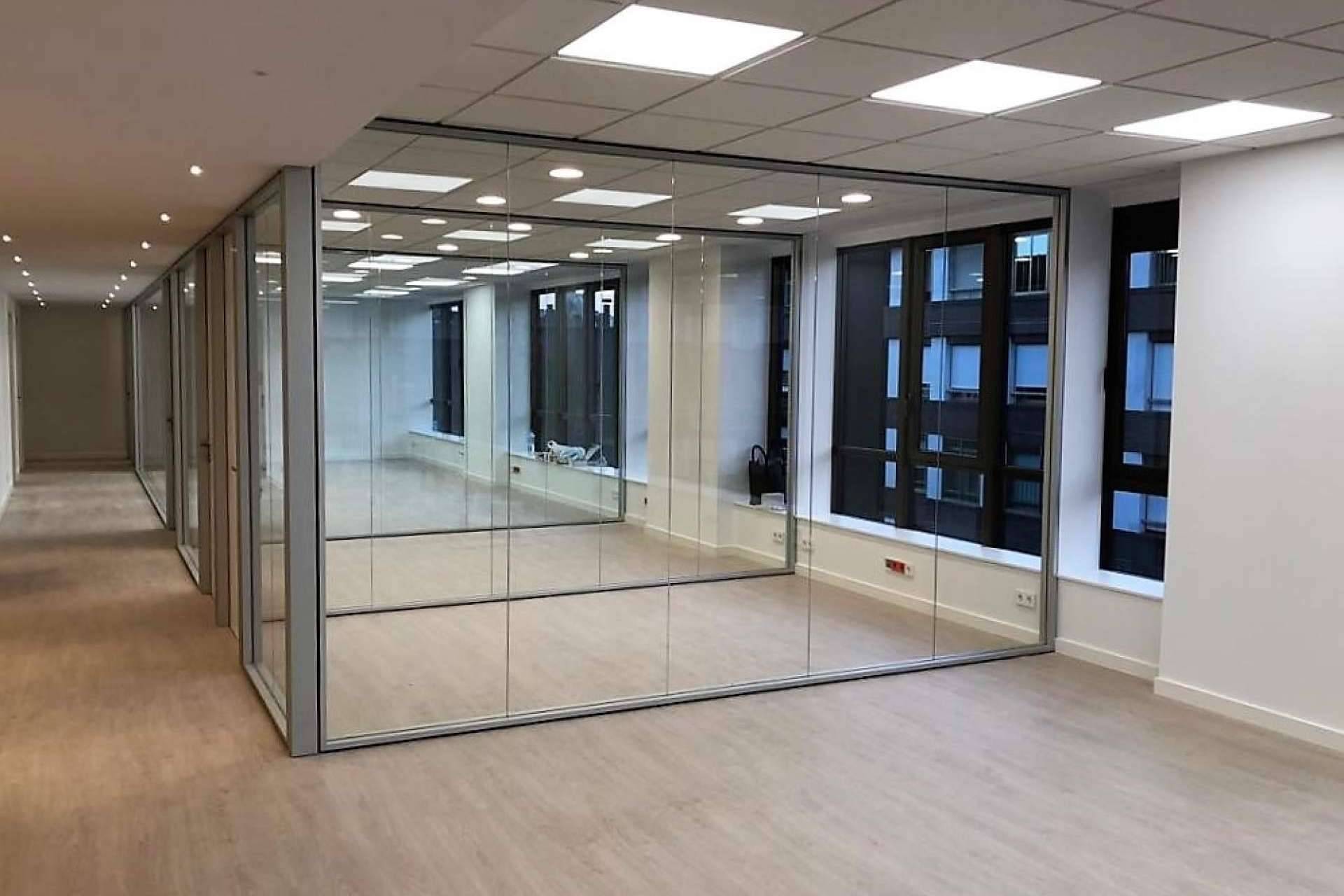 Protecnics Global ofrece un producto nuevo y disruptivo, un sistema de compartimentación con mampara de oficina