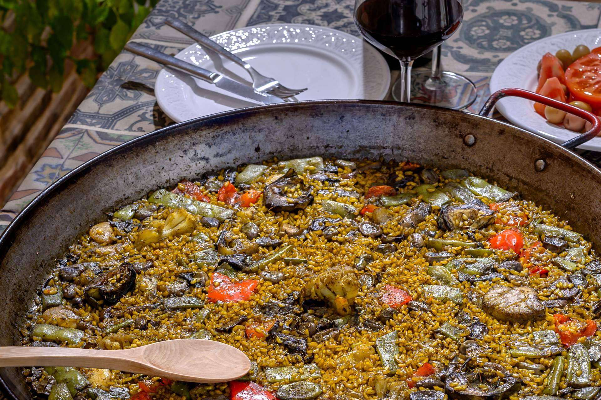 El delivery de paellas en caldero de hierro que está revolucionando la comida tradicional, Paella va!