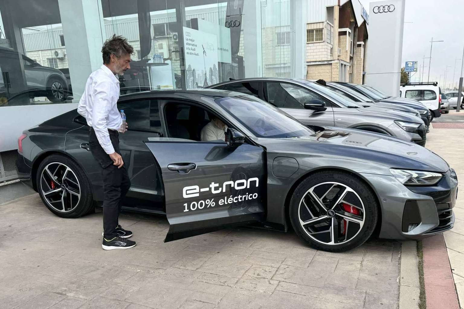 Ávolo tiene 49 años de experiencia en distribución y comercialización de vehículos