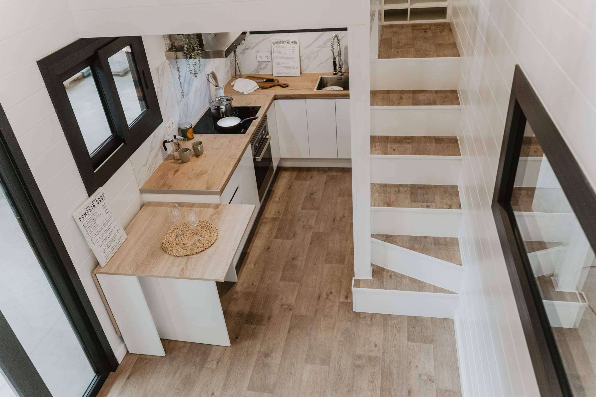 La mini casa sobre ruedas de Noma Tiny House es una alternativa que brinda libertad total