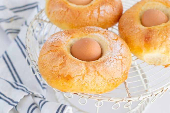 Mona de Pascua, la tradición dulce y colorida hecha postre 2 Merca2.es mona de pascua Merca2.es