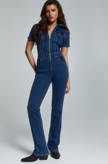Pull&Bear tiene el mono vaquero que estabas buscando, de manga corta y ajustado