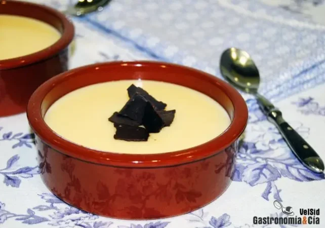 Natillas de chocolate blanco con solo tres ingredientes 2 Merca2.es natillas choco blanco1 Merca2.es