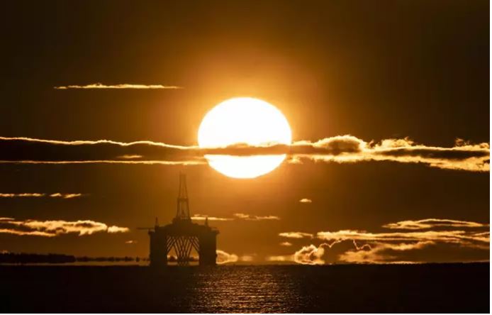 Calma en el petróleo a la espera de que Trump cumpla su ultimátum a Rusia