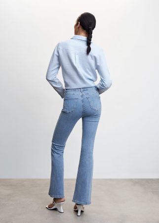 Mango Outlet tiene disponible en muchas tallas estos magníficos vaqueros campana con efecto tipazo 2 Merca2.es vaqueros campana mango outlet baratos todas las tallas elle 2 65ea0175c4823 Merca2.es