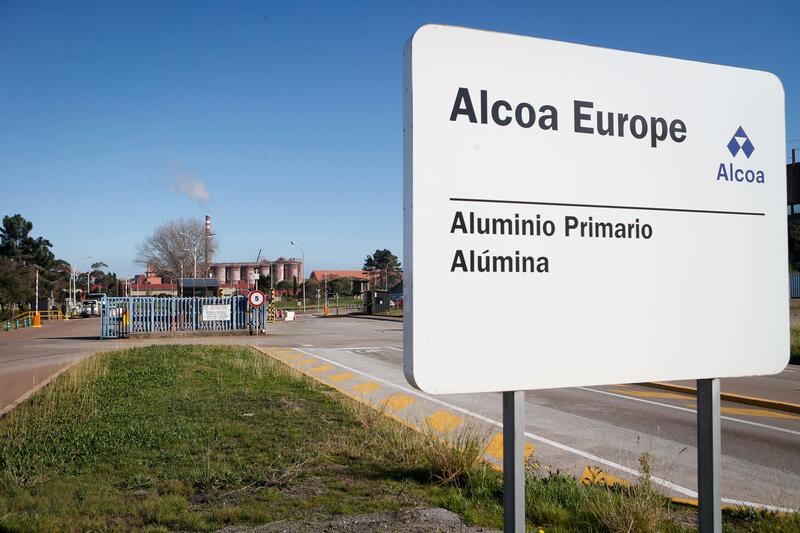 Alcoa ve «incierto» el éxito de la venta del complejo de San Cibrao, por lo que aboga por medidas laborales Alcoa ve «incierto» el éxito de la venta del complejo de San Cibrao, por lo que aboga por medidas laborales