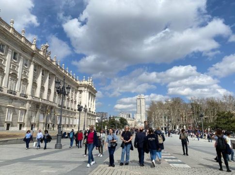 El turista estadounidense, en camino de alcanzar un récord en España, con 337.062 viajeros hasta febrero El turista estadounidense, en camino de alcanzar un récord en España, con 337.062 viajeros hasta febrero