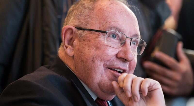 Bonet espera que el Estado no llegue a Telefónica para «intervenir» Bonet espera que el Estado no llegue a Telefónica para «intervenir»