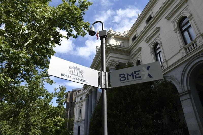 El Ibex 35 abre en ‘verde’ y busca los 10.900 puntos El Ibex 35 abre en ‘verde’ y busca los 10.900 puntos