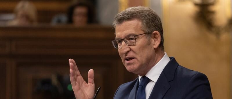 Feijóo emplaza a Sánchez a deflactar el IRPF para compensar la inflación Feijóo emplaza a Sánchez a deflactar el IRPF para compensar la inflación