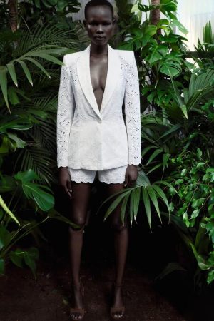 BERMUDA BORDADOS PERFORADOS