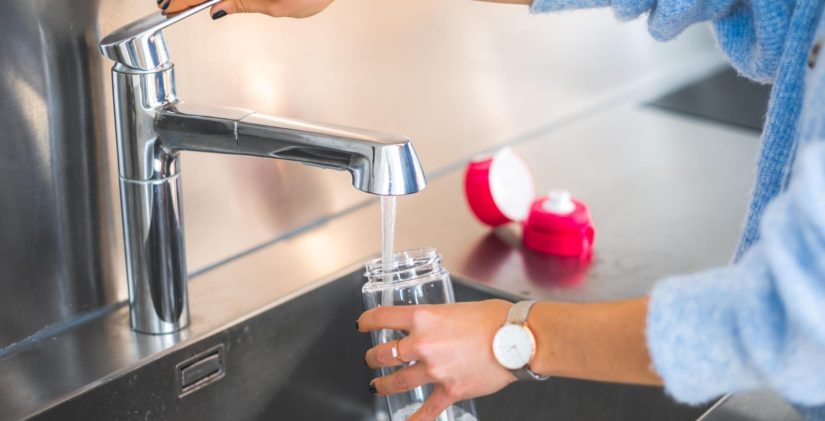 El ranking definitivo de las mejores aguas de grifo en España según la OCU 2 Merca2.es Beber agua grifo jpg Merca2.es