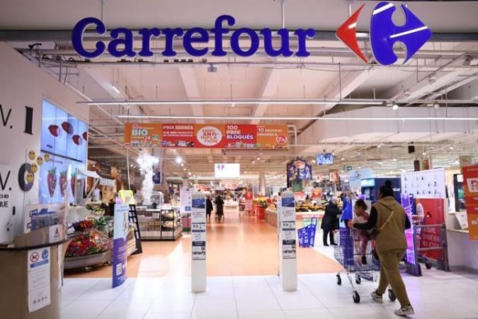 Guerra abierta entre Aldi y Carrefour para ser el dique de contención de los precios bajos 1 Merca2.es Carrefour presenta las zapatillas de verano más trendy para esta temporada