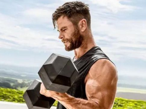 Chris-Hemsworth-rutina-jpg El enigma genético de Chris Hemsworth revelado: No es todo ciencia y tú puedes hacerlo (rutina de ejercicios)