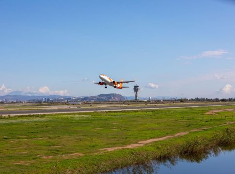 El Aeropuerto de Barcelona-El Prat suma 7 propuestas de distintas entidades y administraciones para asumir la llegada de más vuelos intercontinentales