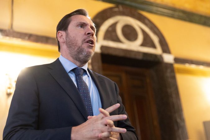 Renfe 'aprieta' las entregas de Talgo para escapar de la opa 1 Merca2.es EuropaPress 5858873 ministro transportes movilidad sostenible oscar puente presentacion sello Merca2.es