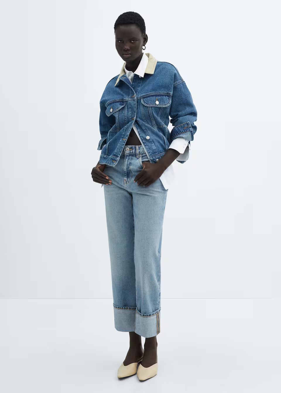 Jeans rectos bajo vuelto