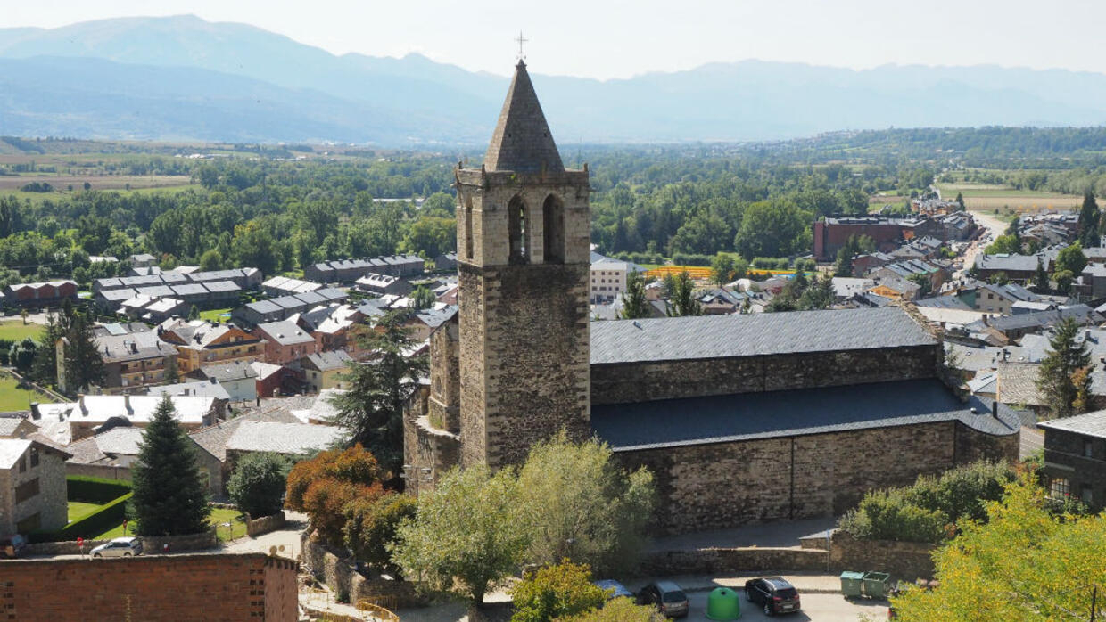 Explora Llívia: La curiosa localidad española dentro de territorio francés 2 Merca2.es DESCUBRE LLÍVIA: ATRACCIONES QUE NO PUEDES PERDERTE