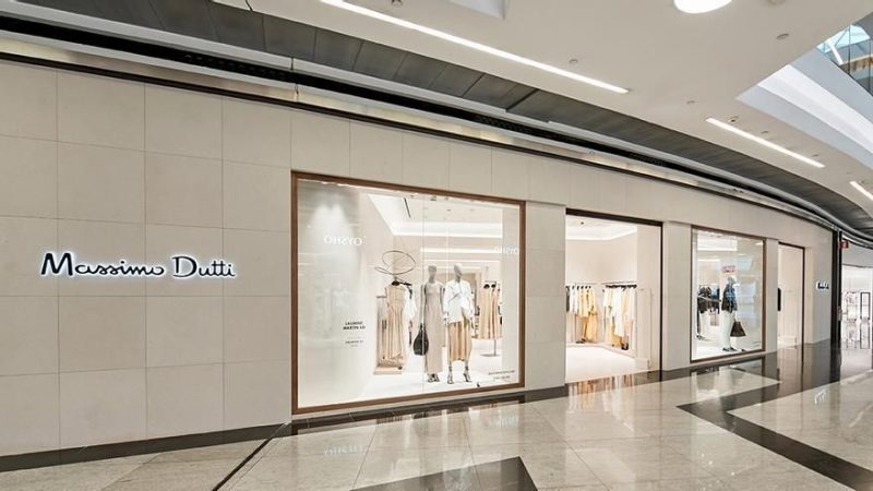Inditex redobla la apuesta por las aperturas de Massimo Dutti 3 Merca2.es Massimo Dutti apuesta para esta temporada por estos pantalones anchos básicos que te encantarán
