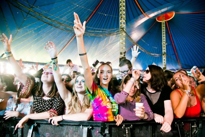 ¡Eventos nocturnos exclusivos para mujeres! ¿A qué se debe este auge?