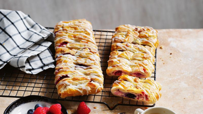 Sep23 Spring berry and almond Danish braids 976x549 1 Merca2.es
