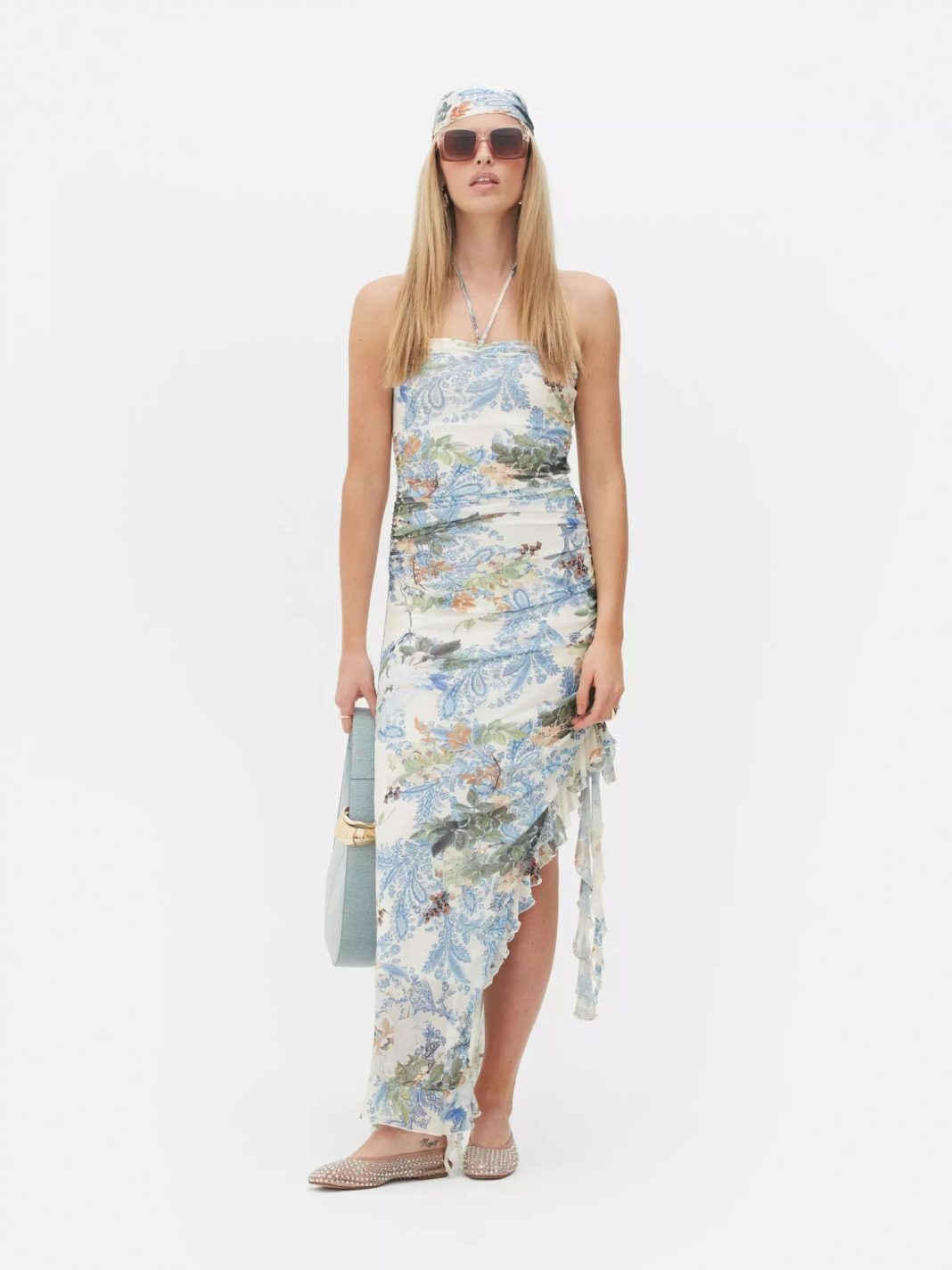 Vestido largo con estampado de cachemira de Rita Ora