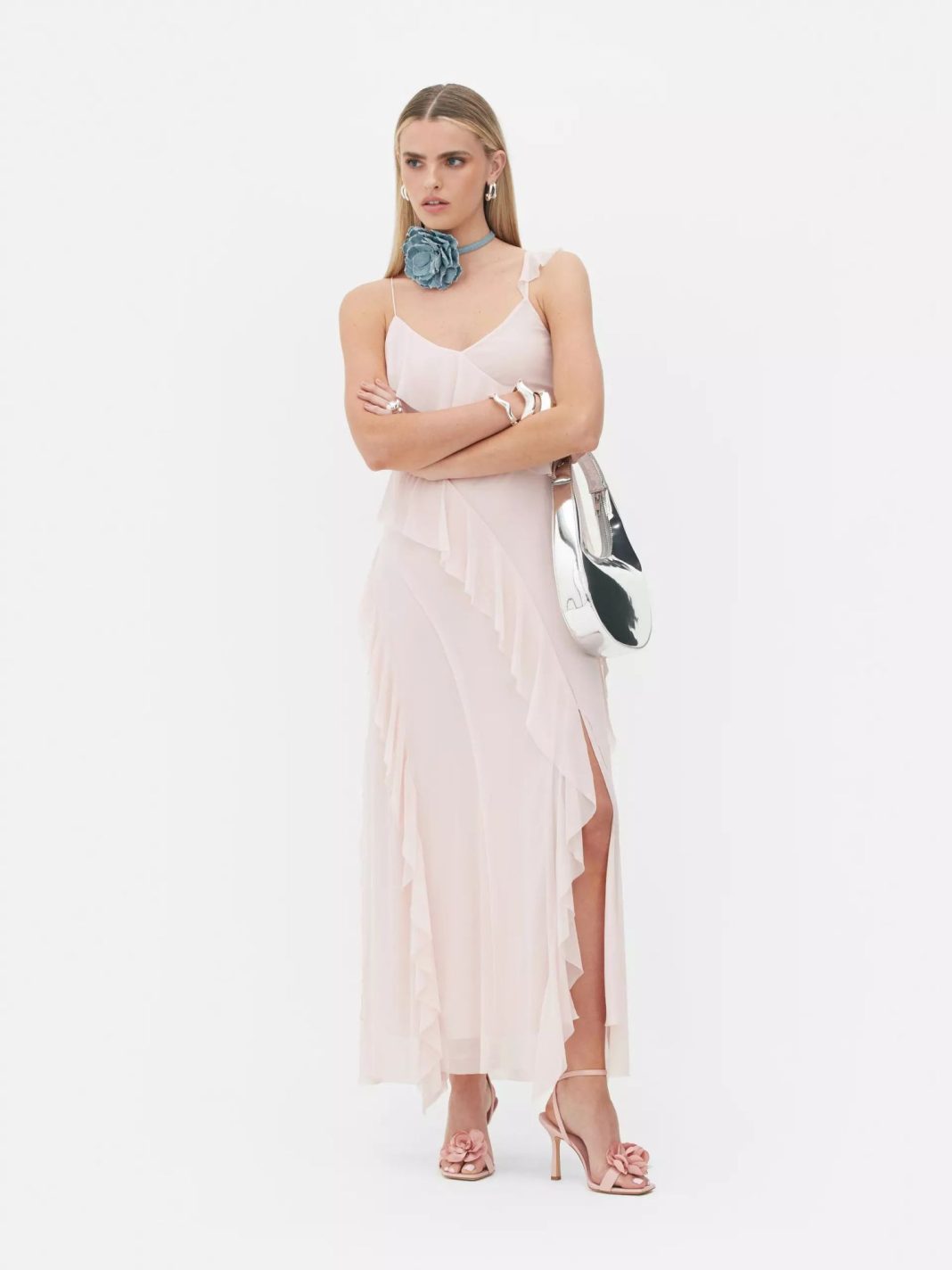 Vestido largo con volantes de Rita Ora