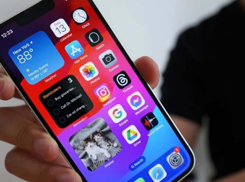 actualizacion-ios18-iphone Pantalla de iPhone