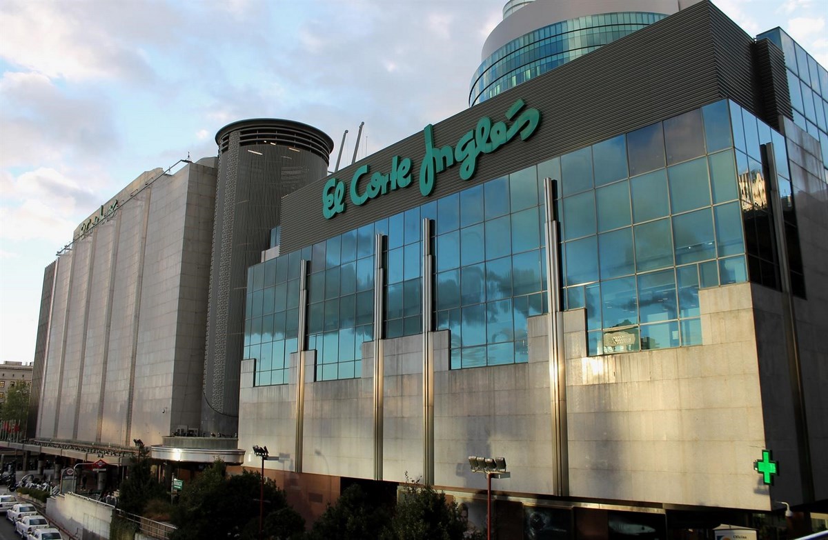 El Corte Inglés: vestidos con volantes y blusas románticas para vestir mejor que nunca en tus eventos de primavera