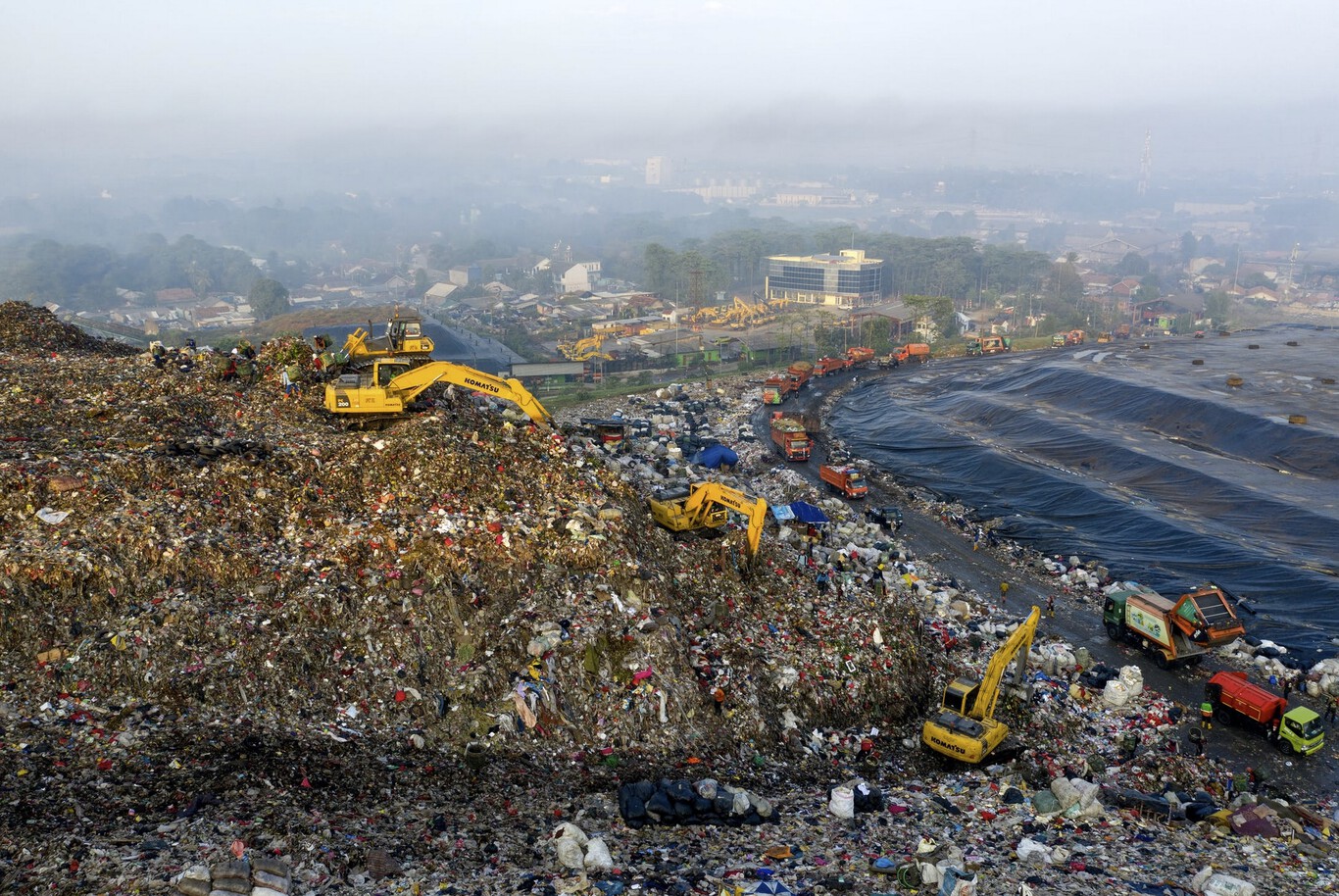 Un vertedero esconde 500 millones en Bitcoin: ¿Te atreves a buscarlo? 1 Merca2.es 8000 Bitcoin perdido en un vertedero de basura