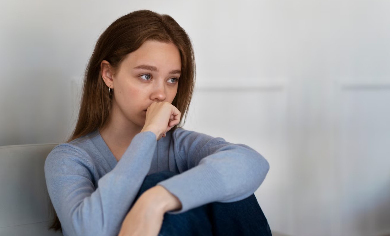 ⁠¡De no creer! Fue a terapia durante 6 meses para superar a su exnovio y se cruzó en una fiesta a su psicóloga besándose con él