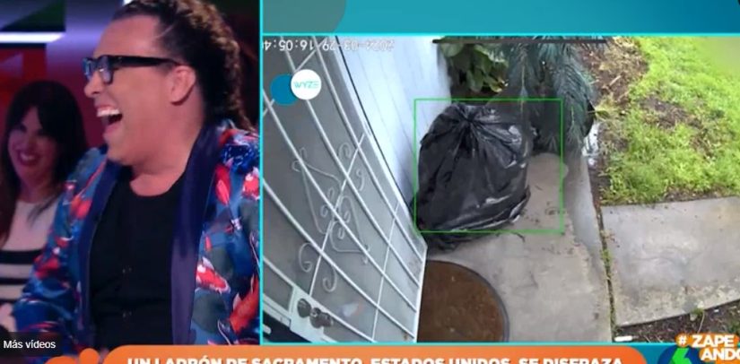 El video viral del hombre se disfrazó de bolsa de basura para robar afuera de una casa ¡y funciona! 1 Merca2.es ladron bolsa zapeando Merca2.es