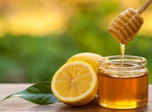 limón-con-miel Cómo preparar limón con miel para aliviar mi dolor de garganta