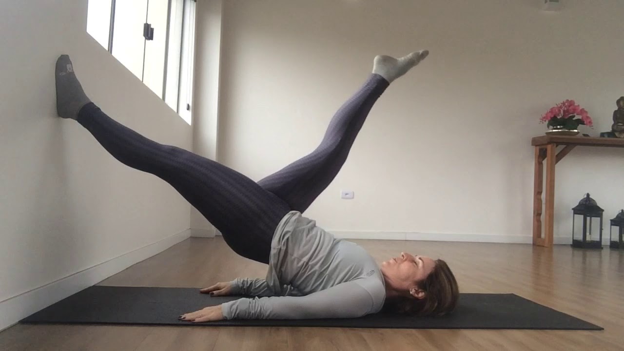 Elimina el dolor de espalda con esta postura de pilates contra la pared 2 Merca2.es BENEFICIOS Y RECOMENDACIONES PARA INCORPORARLO A TU VIDA