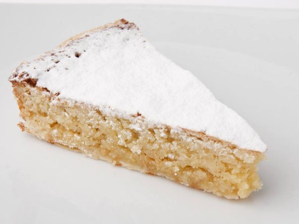 Atrévete con la receta original de tarta de Santiago y estas 2 variaciones creativas del postre 2 Merca2.es trozo de tarta de santiago Merca2.es
