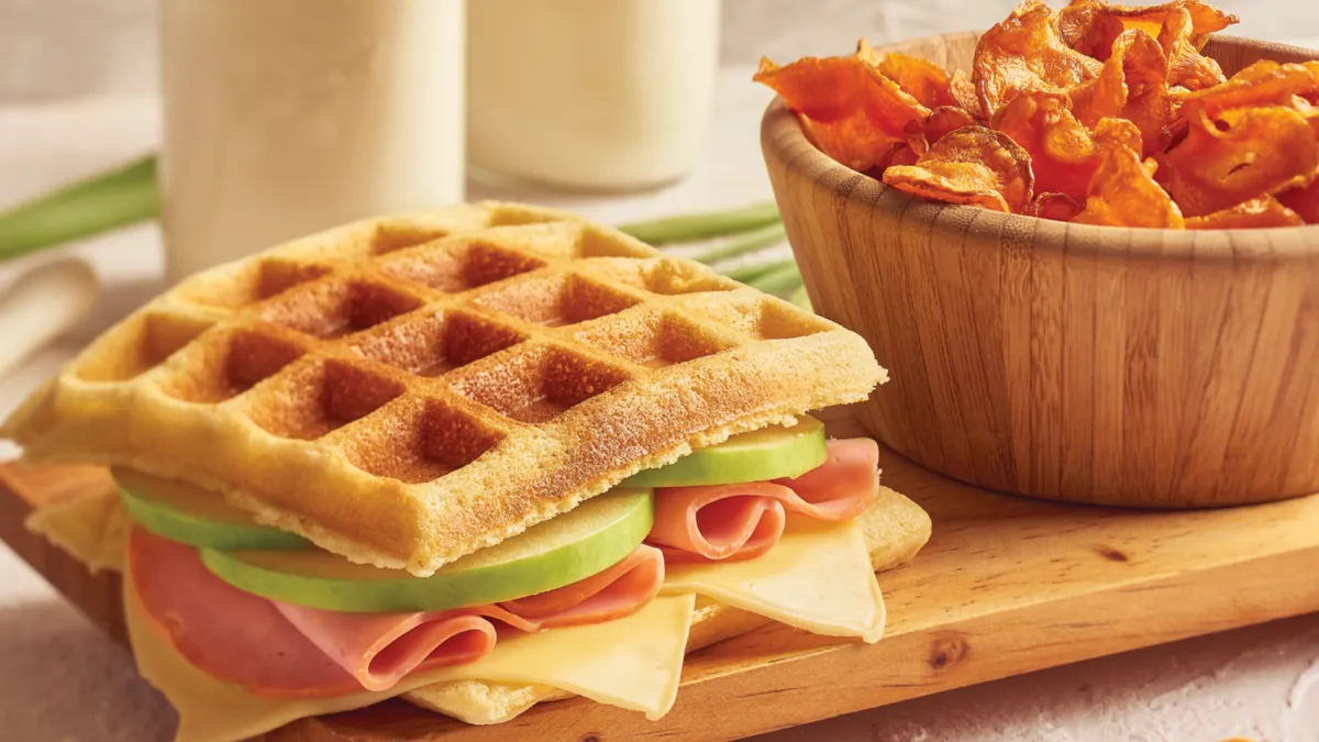 Waffles bajos en calorías: La receta que te hará saltar de la cama 1 Merca2.es Waffles caseros a toda hora y panza contenta