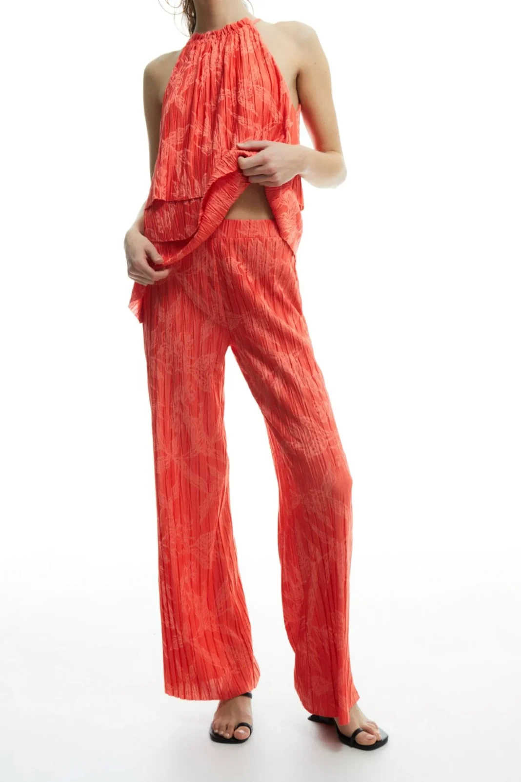 Sfera tiene los pantalones ideales para que luzcan este verano las jóvenes mamás