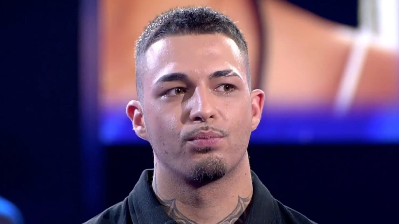 Alex Girona se molesta por las bromas y se deshaga con Julen y Napoli