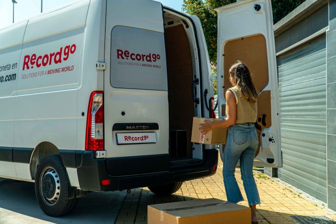 Alquiler de furgonetas record go Madrid delicias Merca2.es