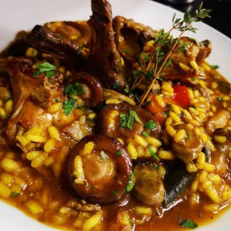 Arroz meloso trufado con conejo setas y verduritas e1588439197546 Merca2.es