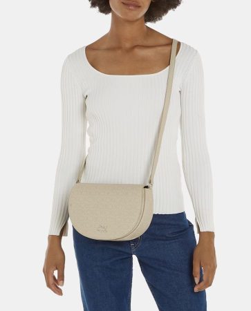 Bandolera con logos y aplique de la marca de Calvin Klein