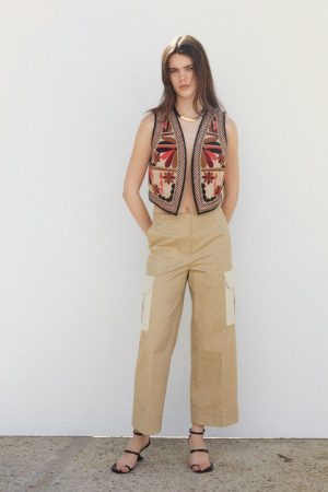 CHALECO CORTO BORDADOS