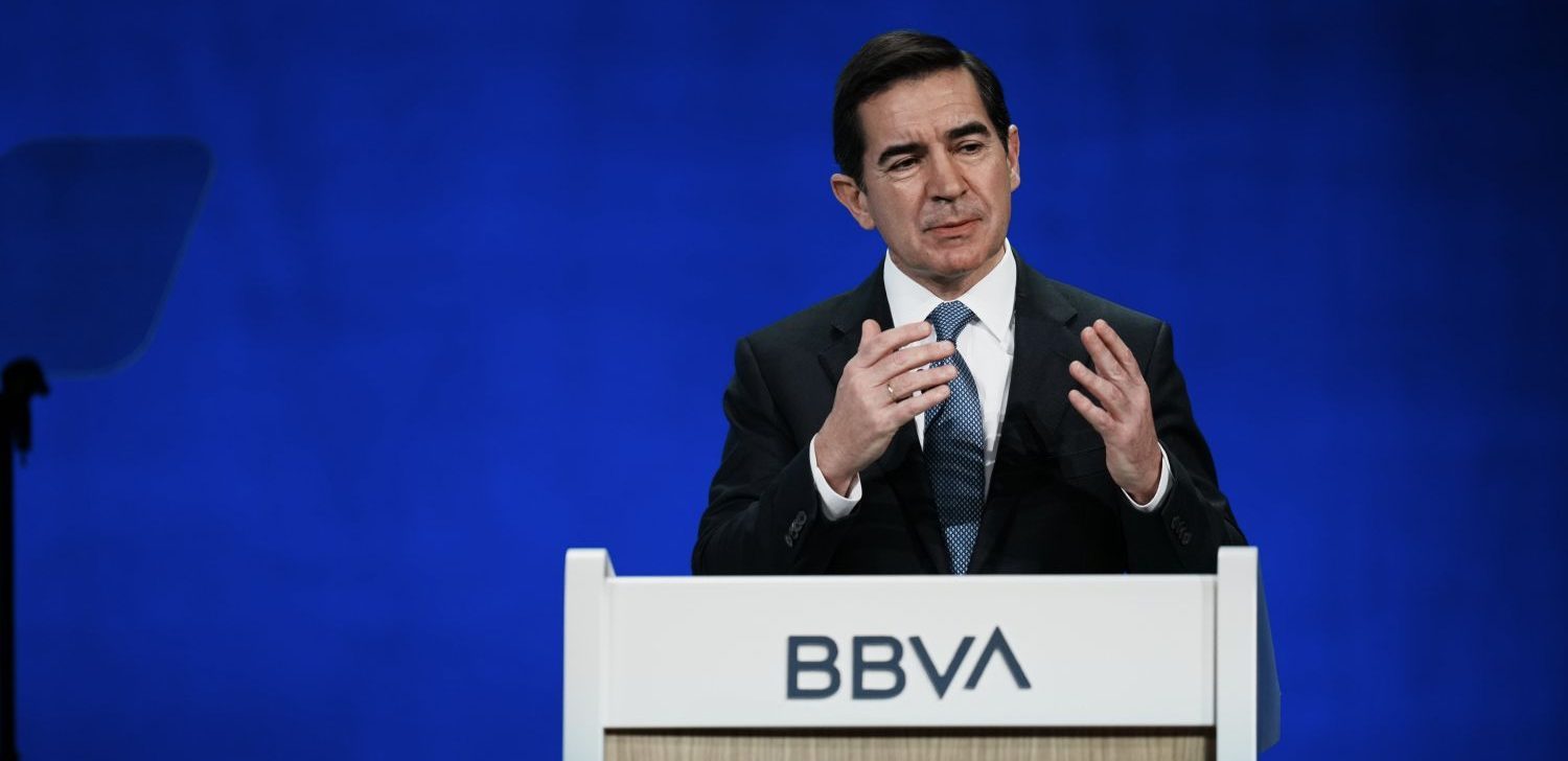 A BBVA se le complica la OPA sobre Sabadell ante la pasividad de la CNMC
