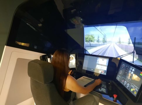 EMás de 900 personas asisten a la jornada de puertas abiertas de formación de Renfe para ser maquinista Más de 900 personas asisten a la jornada de puertas abiertas de formación de Renfe para ser maquinista