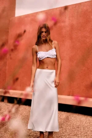 No te pierdas las novedades de la semana de Zara: bañadores, pareos, faldas midi... 41 Merca2.es FALDA MIDI SATINADA
