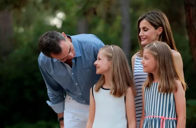 Joaquín Abad explica la jugarreta que Letizia le hizo al rey en el nacimiento de la infanta Sofía 29 Merca2.es La protección y preparación de Leonor y Sofía: las hijas de los reyes Felipe y Letizia