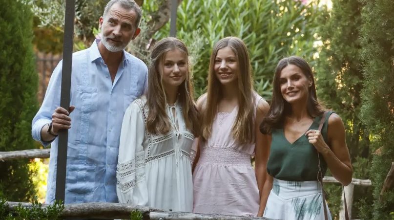 En cambio, la relación con su padre es excelente, o al menos, así lo parece